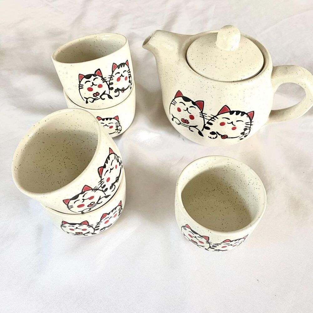Japanese Maneki-neko (lucky cat) Ceramic Tea Set Tea cups and Tea Pot